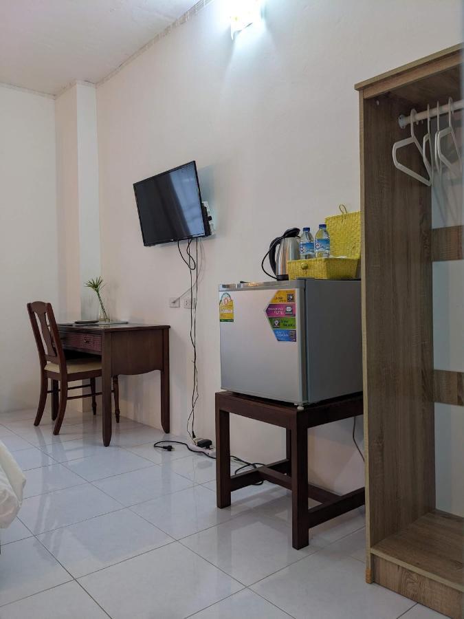 V At Panus Hotell Phanat Nikhom Eksteriør bilde